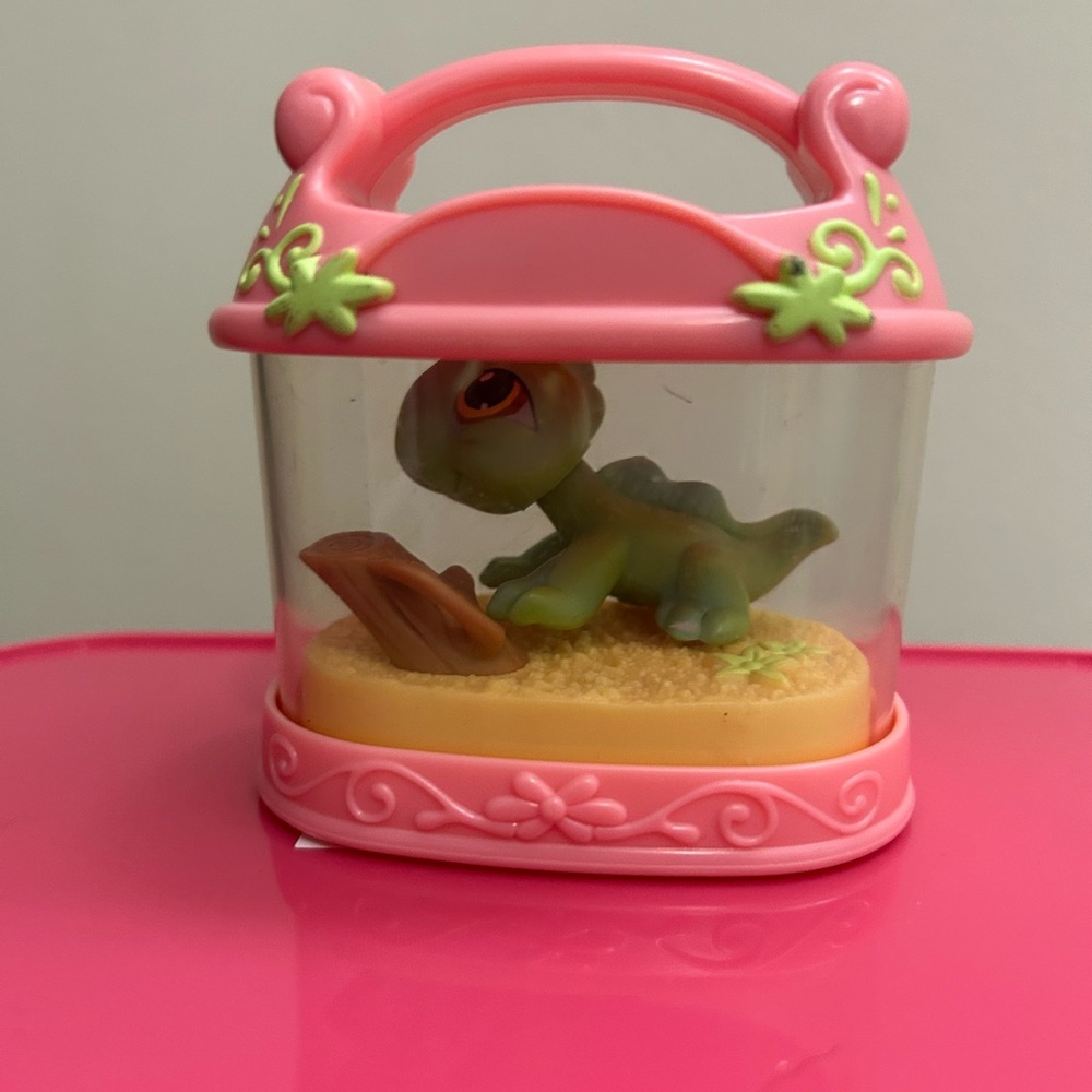 Littlest Pet Shop Green Turtle in Pink Carry Case